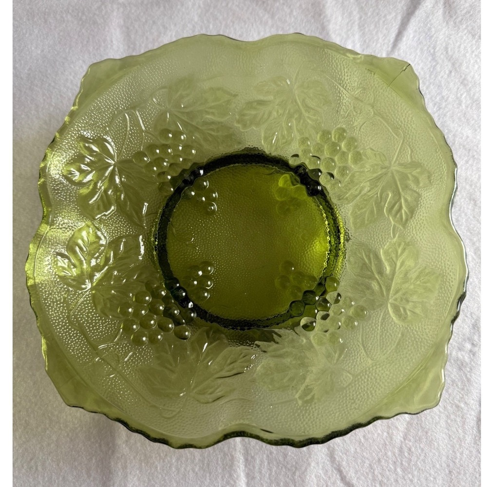 Vintage Avocado Green Glass‎ Bowl Grape Leaf Pattern Footed Serving Dish
